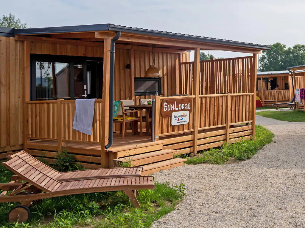 mobile-home-sunlodge-big-leaf-exterior-terrace