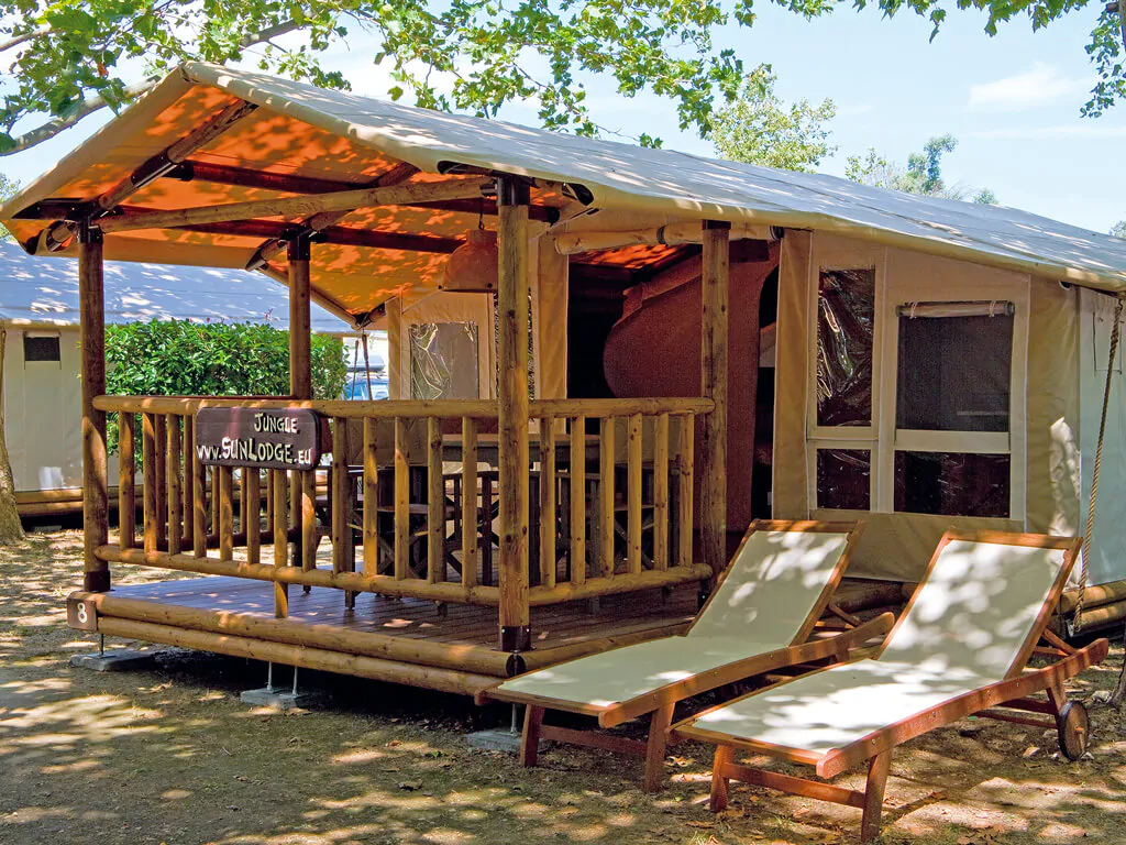 mobile-home-sunlodge-jungle-exterior-terrace