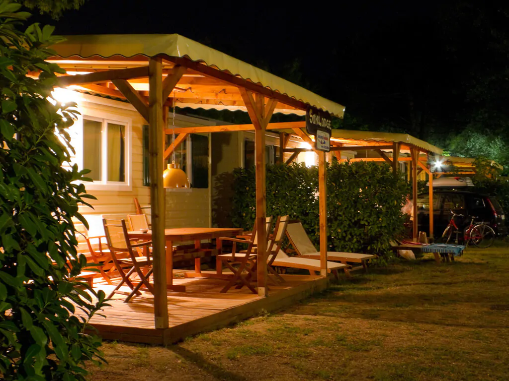sun-lodge-aspen-mobile-home-exterior-terrace-i-7