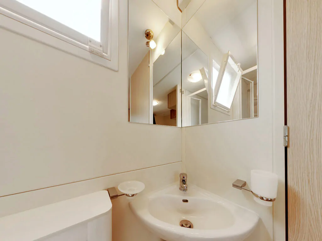 sunlodge-maple-mobile-home-interior-bathroom