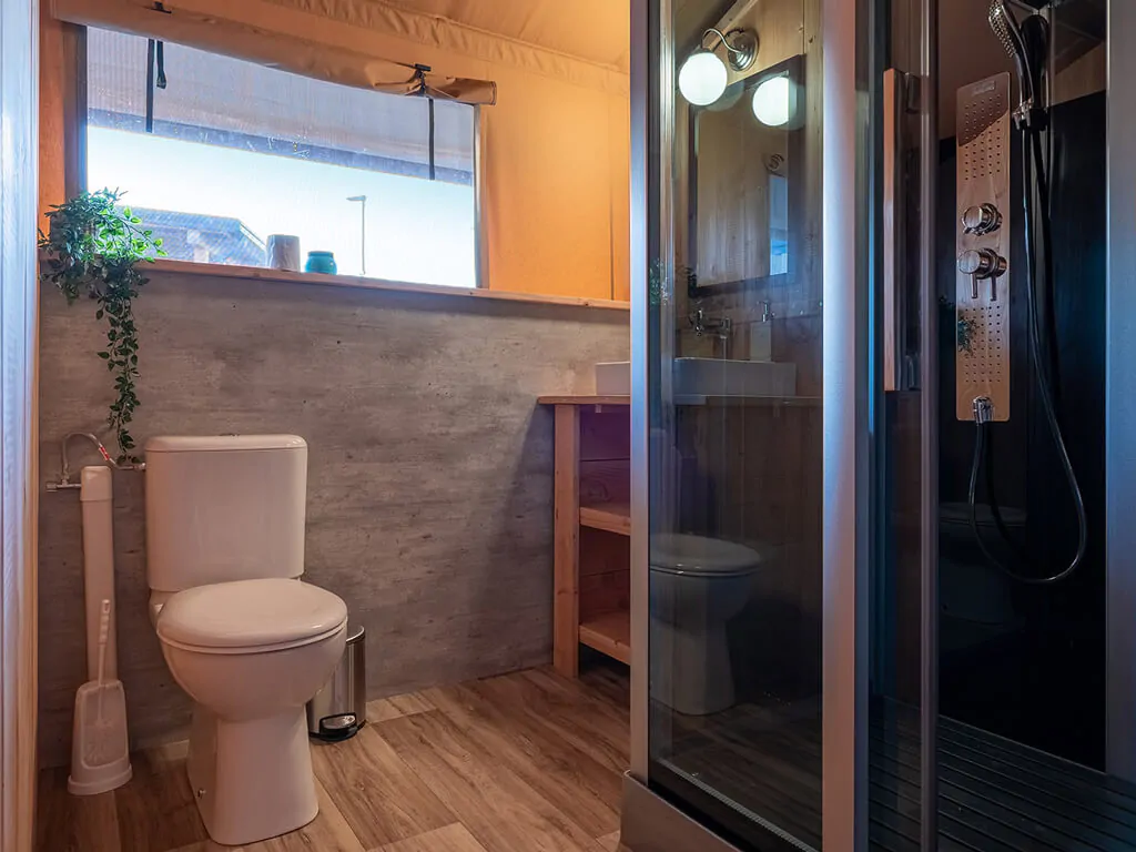 sunlodge-pamoja-kambi-interior-bathroom