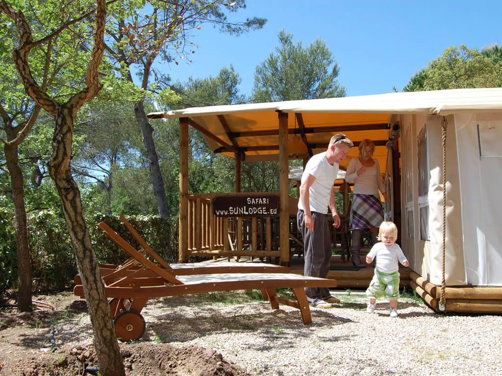 sunlodge-safari-tent-exterior-garden-3