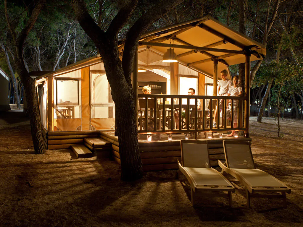 sunlodge-safari-tent-exterior-night-time-3
