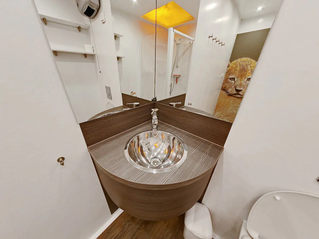 sunlodge-safari-tent-interior-bathroom-i-3