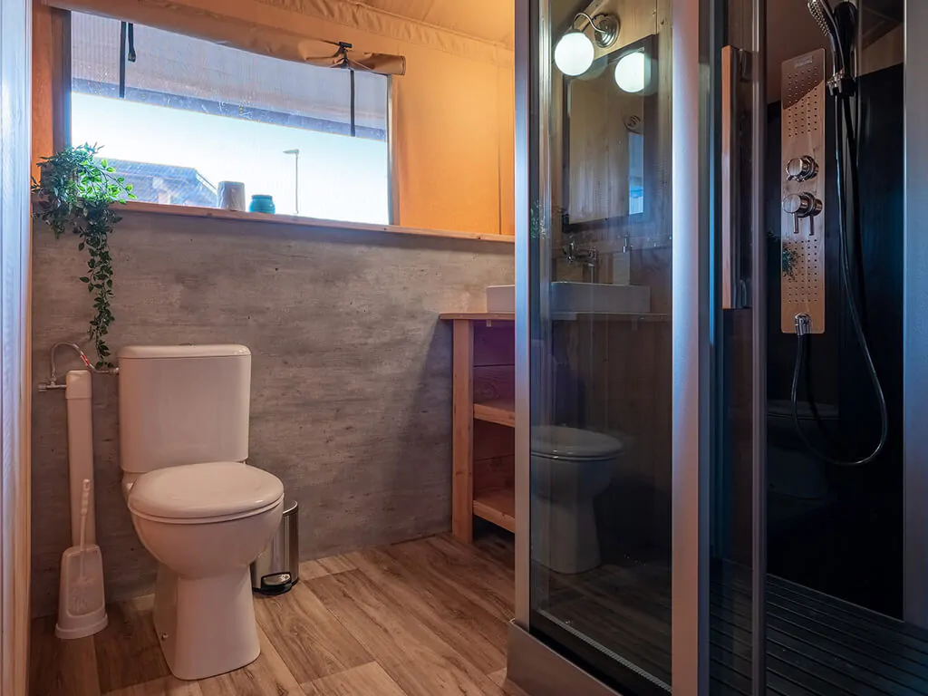 sunlodge-taiga-tent-interior-bathroom-3