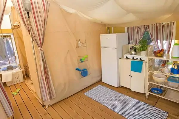 tent-bungalow-for-5-persons-interior-kitchen-1