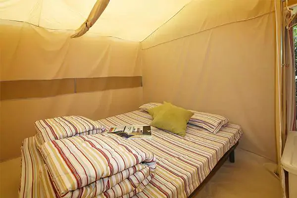 tente-bungalov-5-persons-interior-bedroom-2-2