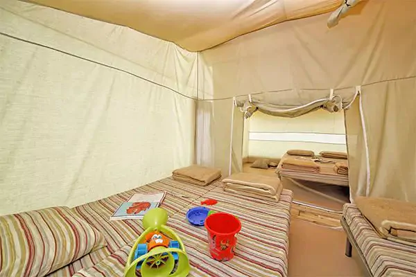 tente-bungalov-5-persons-interior-bedroom-ii-2-2
