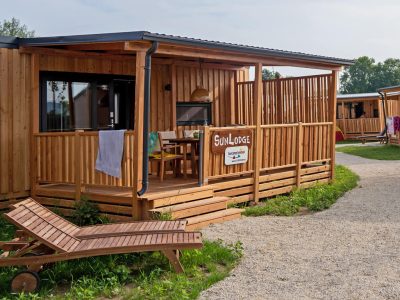 mobile-home-sunlodge-big-leaf-exterior-terrace-3