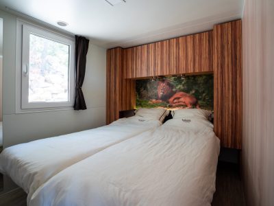 mobile-home-sunlodge-big-leaf-interior-bedroom-double-bed-3