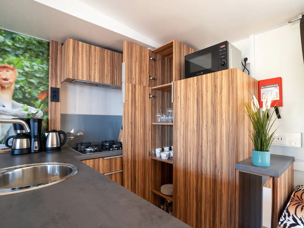 mobile-home-sunlodge-catalpa-interior-kitchen-i-4