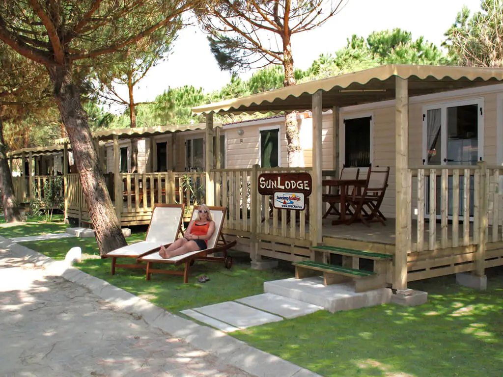mobile-home-sunlodge-redwood-exterior-terrace-8