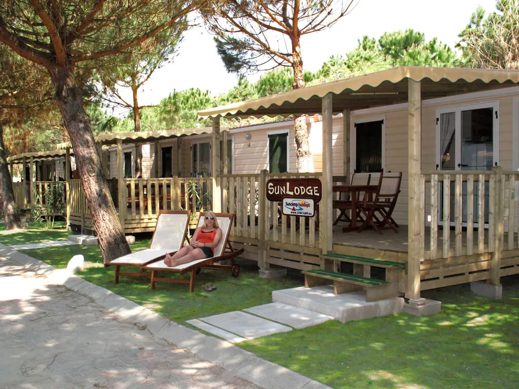 mobile-home-sunlodge-redwood-exterior-terrace-13