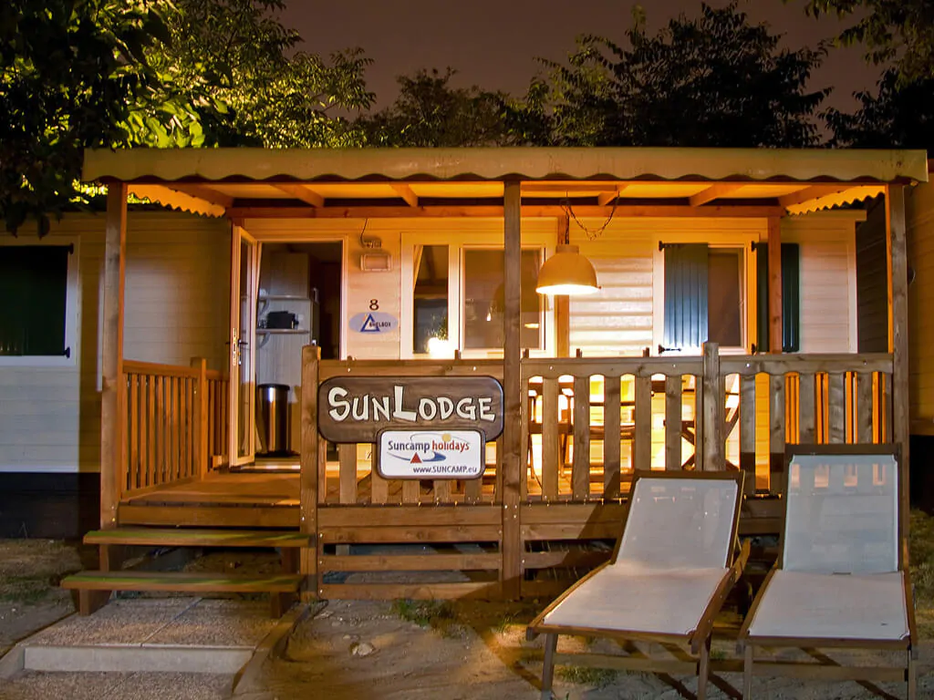 mobile-home-sunlodge-redwood-exterior-terrace-night-time-13
