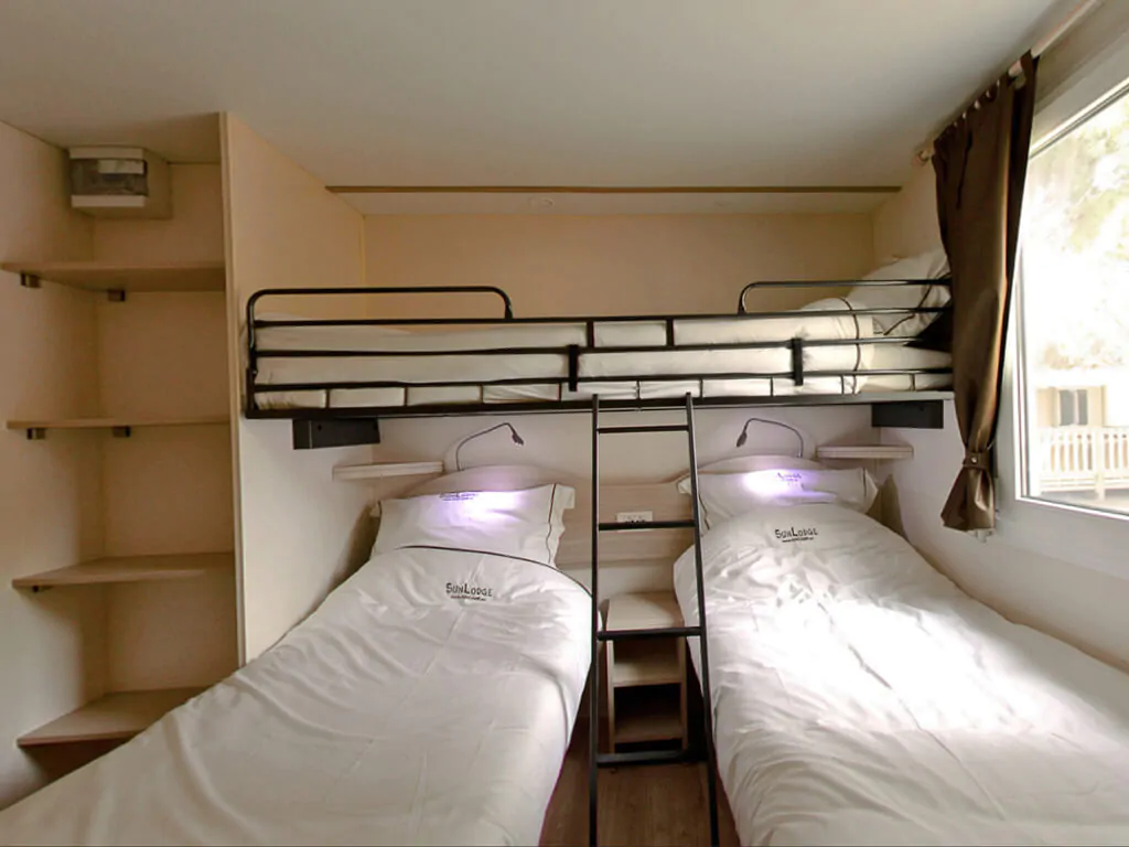 mobile-home-sunlodge-redwood-interior-bedroom-i-13