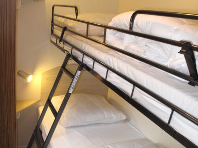 sun-lodge-aspen-mobile-home-interior-living-room-bunk-beds-11