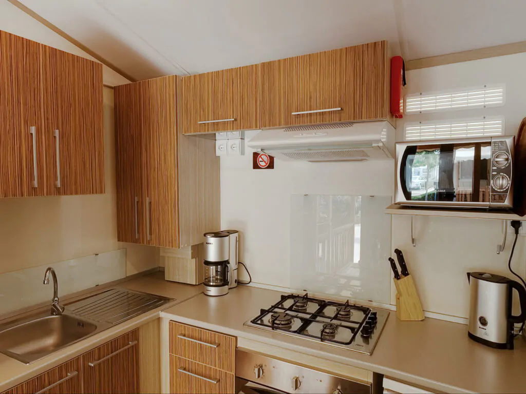 sunlodge-maple-mobile-home-interior-kitchen-3
