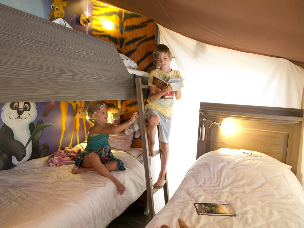 sunlodge-safari-tent-interior-bedroom-ii-4