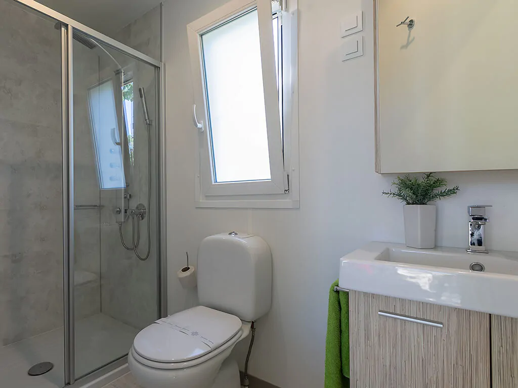campsite-bivillage-mobile-home-superior-bathroom-2