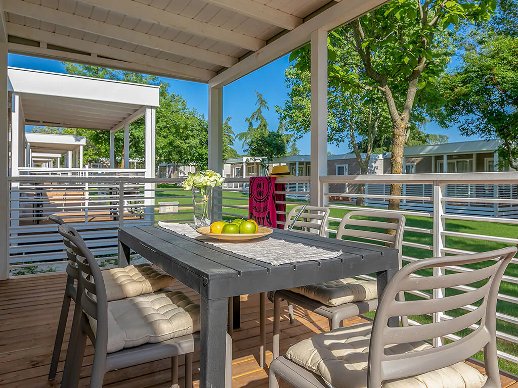 campsite-bivillage-mobile-home-superior-exterior-terrace-i-2