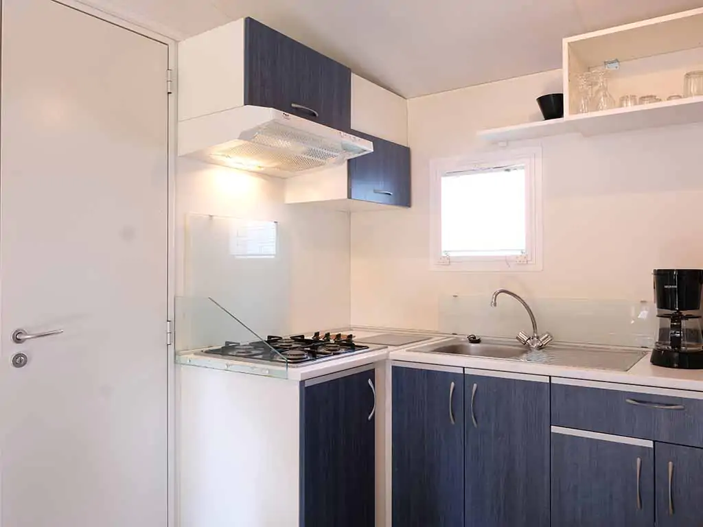 mobile-home-happy-plus-kitchen-4
