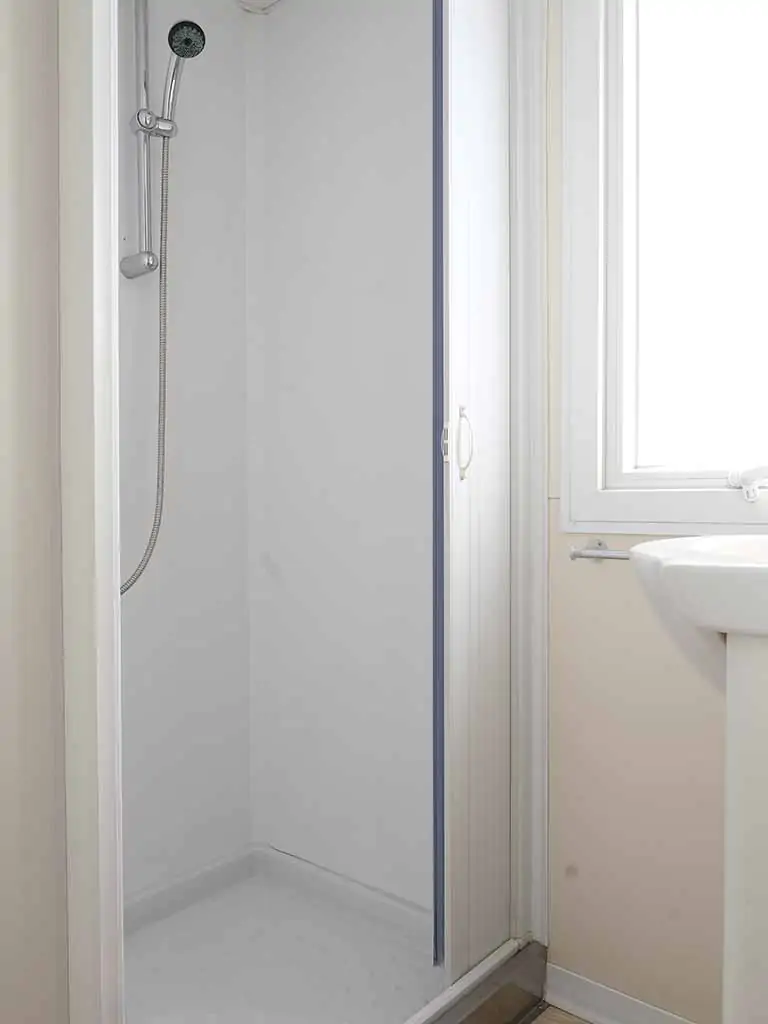 mobile-home-happy-plus-shower-2