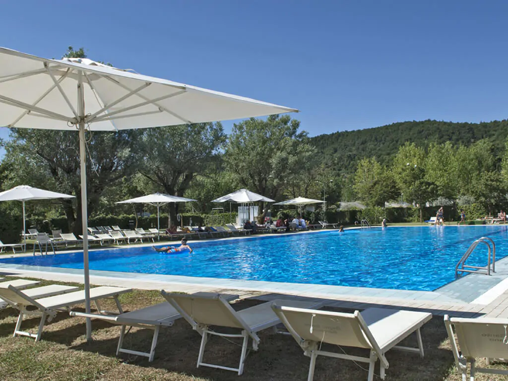 campsite-parco-delle-piscine-pool-sunbeds-holidays