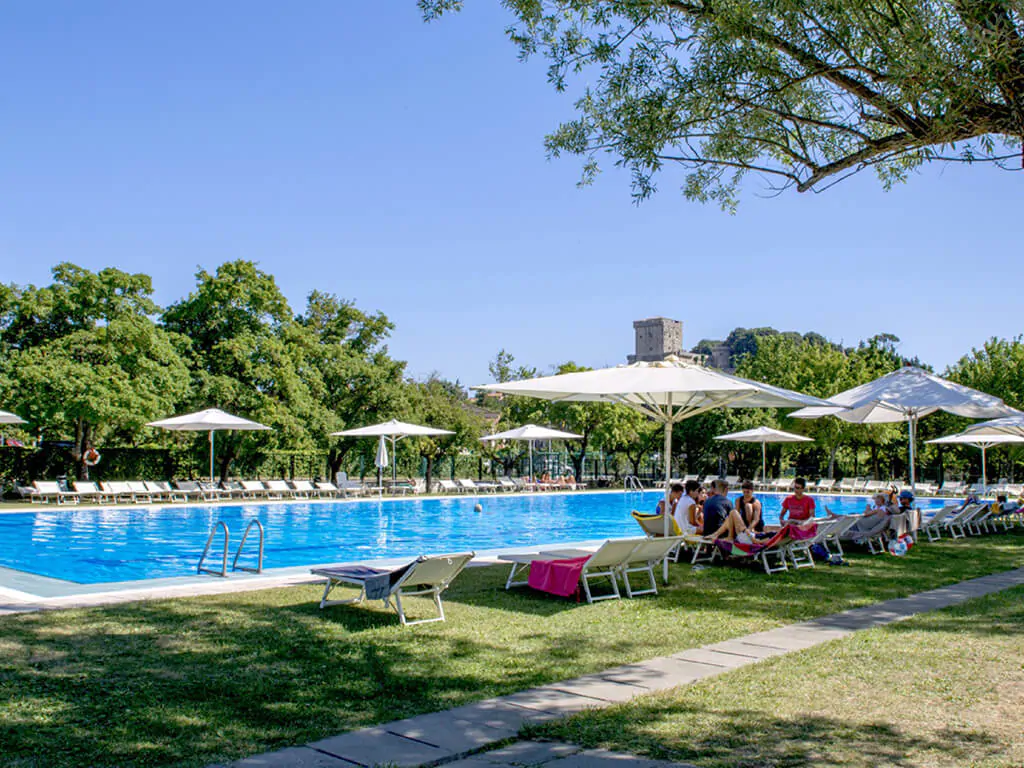 campsite-parco-delle-piscine-pool-sunbeds-the-view