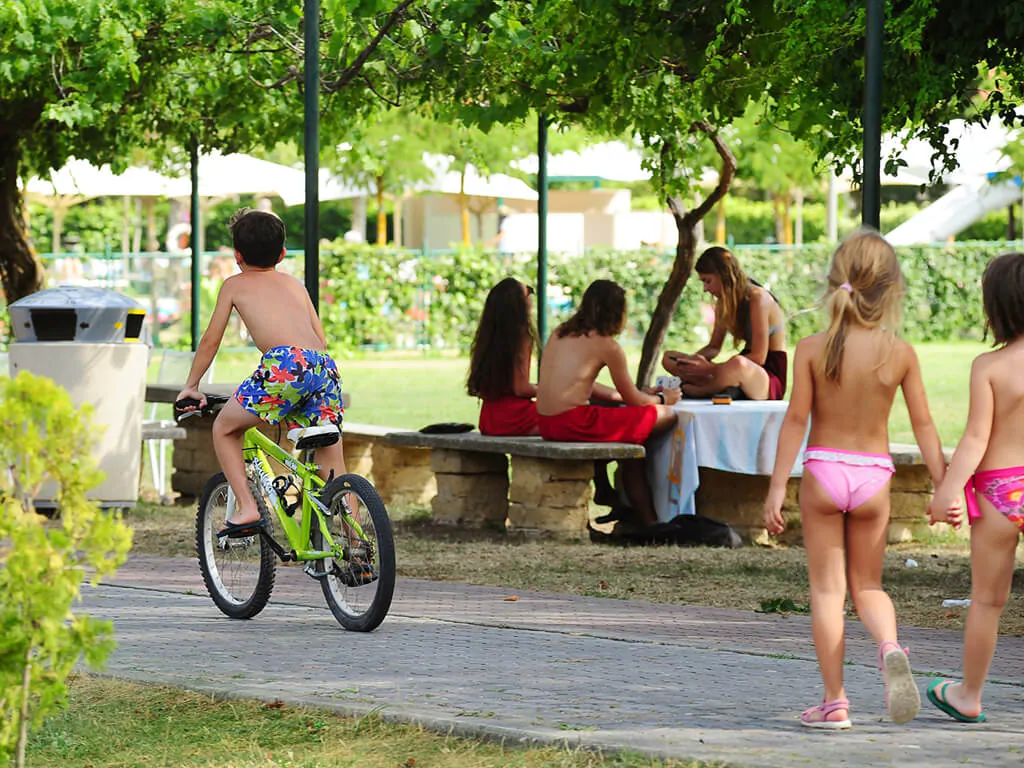 parco-delle-piscine-kids-having-fun