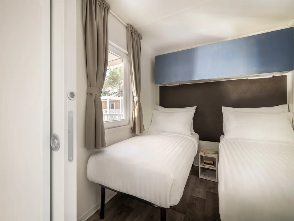 campsite-valkanela-mobile-home-forest-escape-interior-bedroom-single-beds