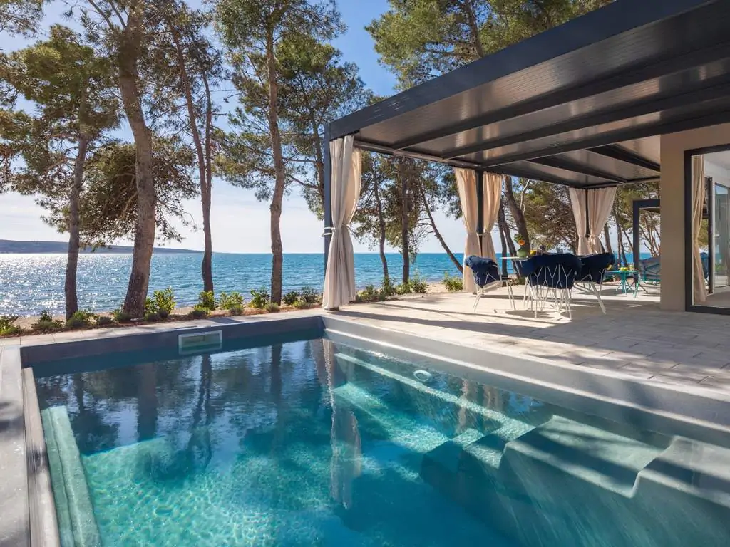 aminess-avalona-camping-resort-amber-sea-luxury-holiday-home-pool-sea-view