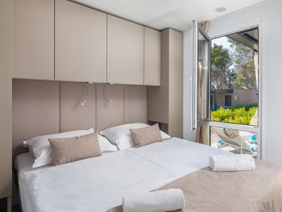 aminess-avalona-camping-resort-family-premium-holiday-home-interior-bedroom-2