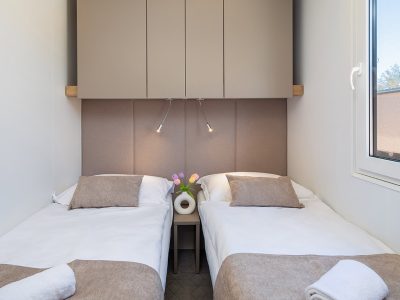aminess-avalona-camping-resort-family-premium-holiday-home-interior-bedroom-single-beds-view
