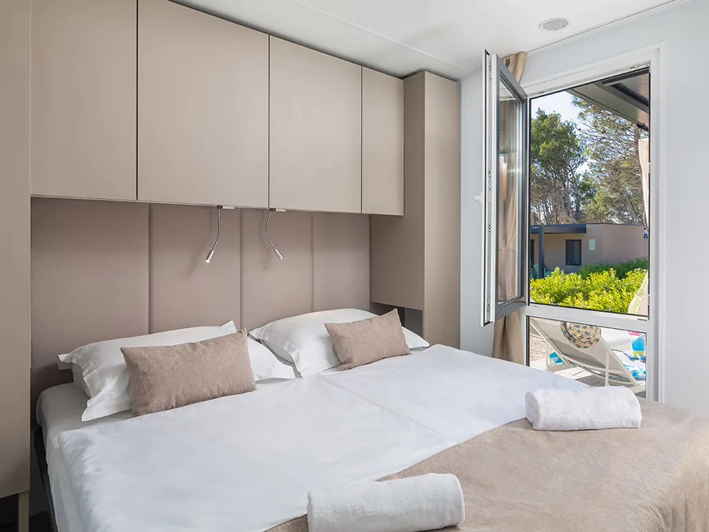 aminess-avalona-camping-resort-family-premium-holiday-home-interior-bedroom