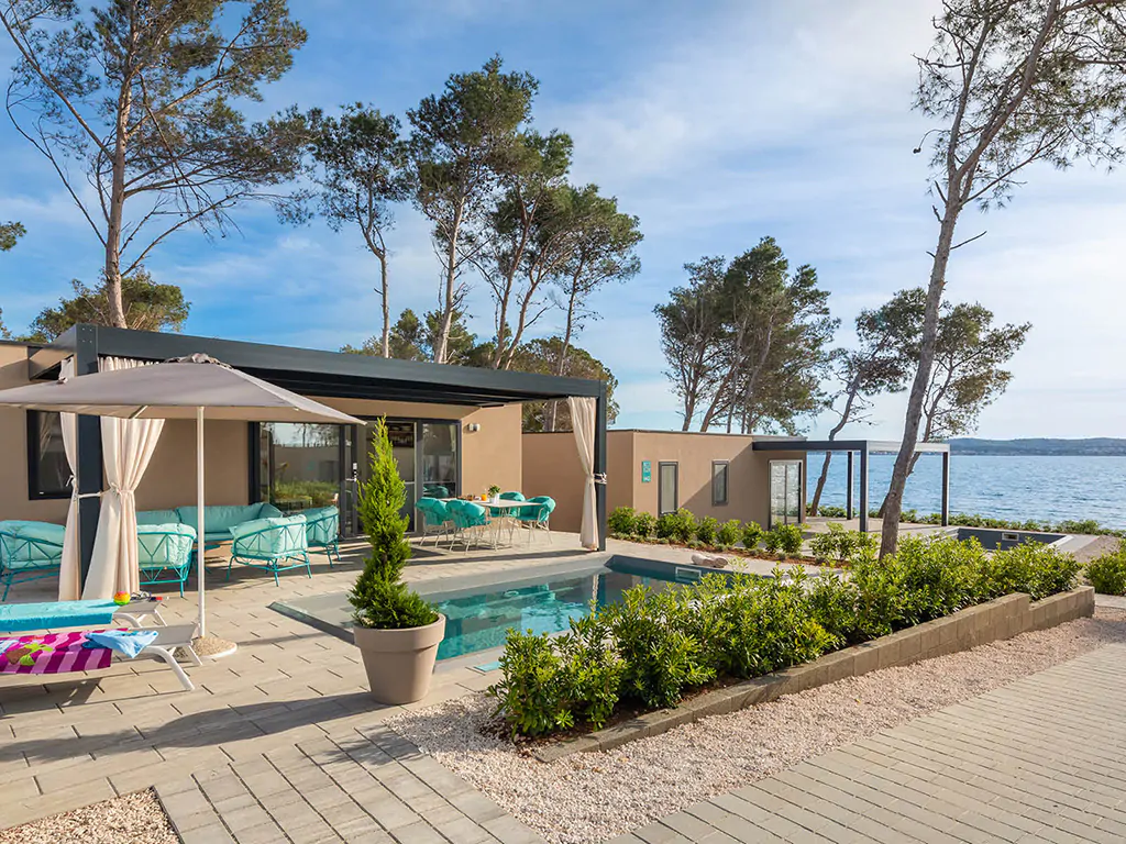 aminess-avalona-family-luxury-holiday-home-pool-sea-view