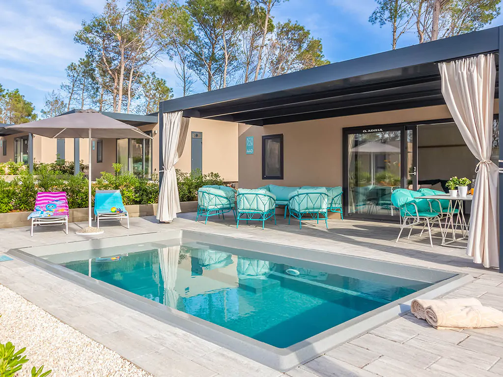 aminess-avalona-family-luxury-holiday-home-pool