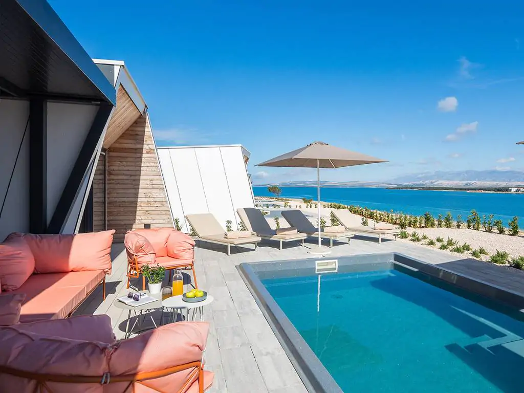 aminess-avalona-luxury-mare-glamping-villa-pool-exterior-sea-view-2