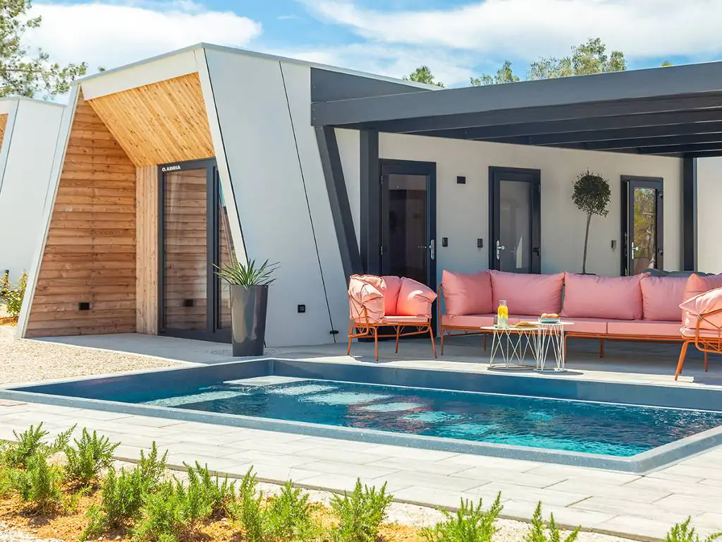 luxury-glamping-villa-pool-exterior