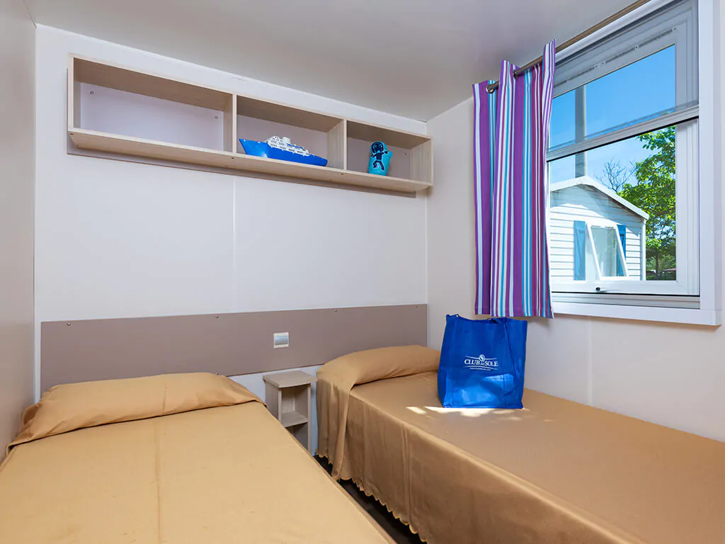 campsite-cenesatico-cottage-cesenatico-interior-single-beds