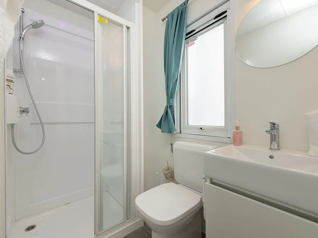campsite-cesenatico-mobile-home-antares-interior-bathroom
