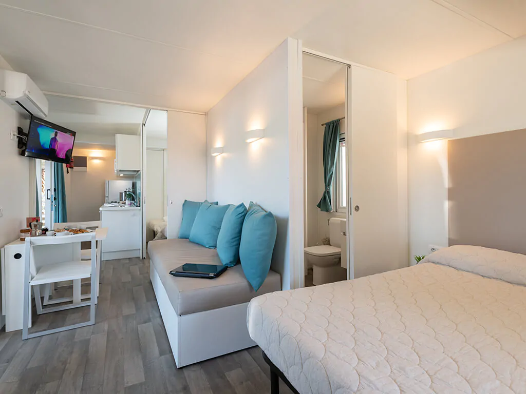 campsite-cesenatico-mobile-home-antares-interior-bedroom-living-room