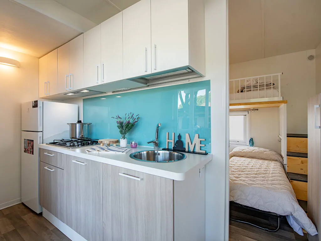 campsite-cesenatico-mobile-home-antares-interior-kitchen