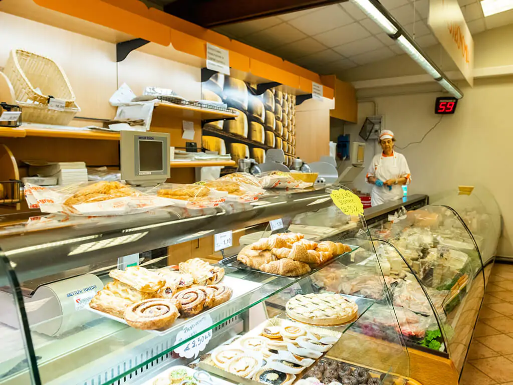 cesenatico-camping-village-super-market-bakery-products