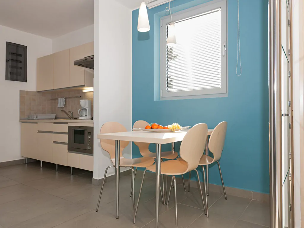 campsite-porto-sole-apartment-standard-4-persons-living-room-i
