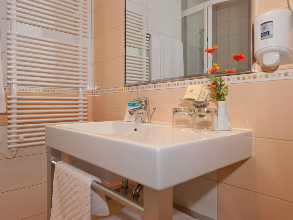 campsite-porto-sole-studio-apartment-interior-bathroom