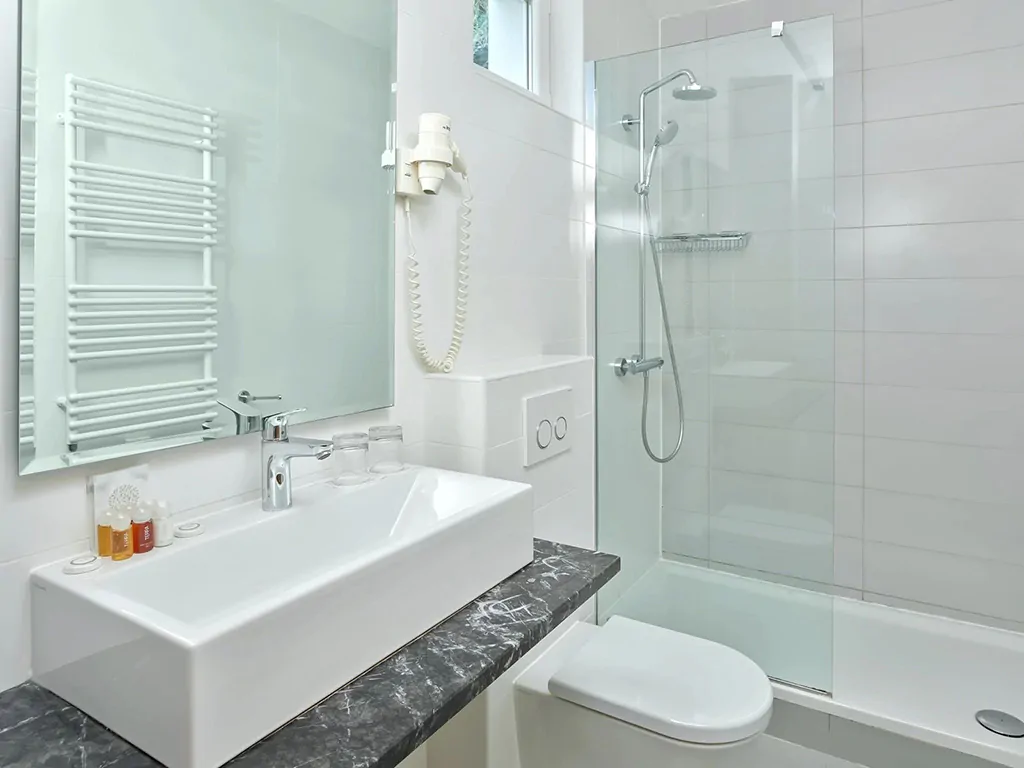 villas-mlini-resort-standard-sea-side-apartment-interior-bathroom