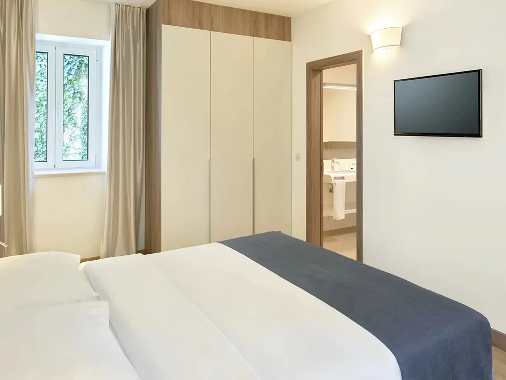 villas-srebreno-resort-standard-apartment-for-6-interior-bedroom-suite