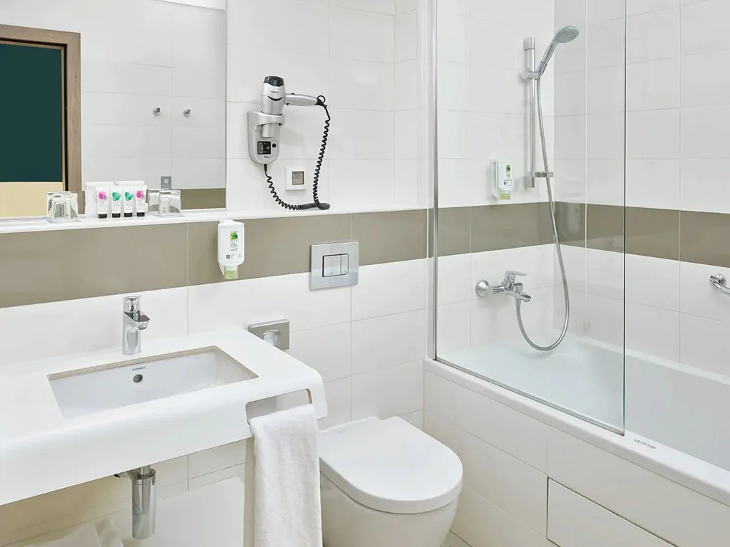 villas-srebreno-resort-standard-apartment-for-4-interior-bathroom