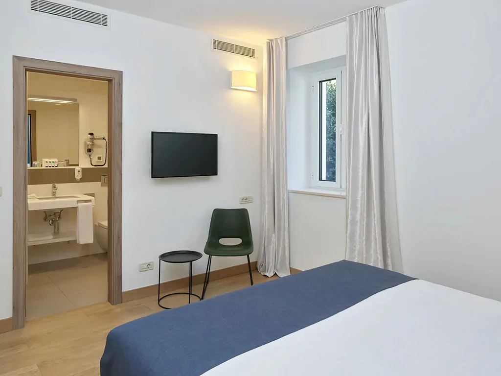 villas-srebreno-resort-standard-apartment-for-4-interior-bedroom-suite