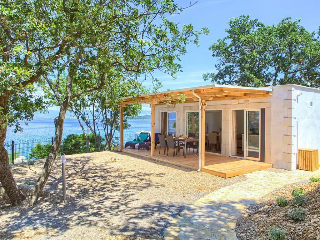 campsite-glavotok-luxury-villa-exterior-sea-view